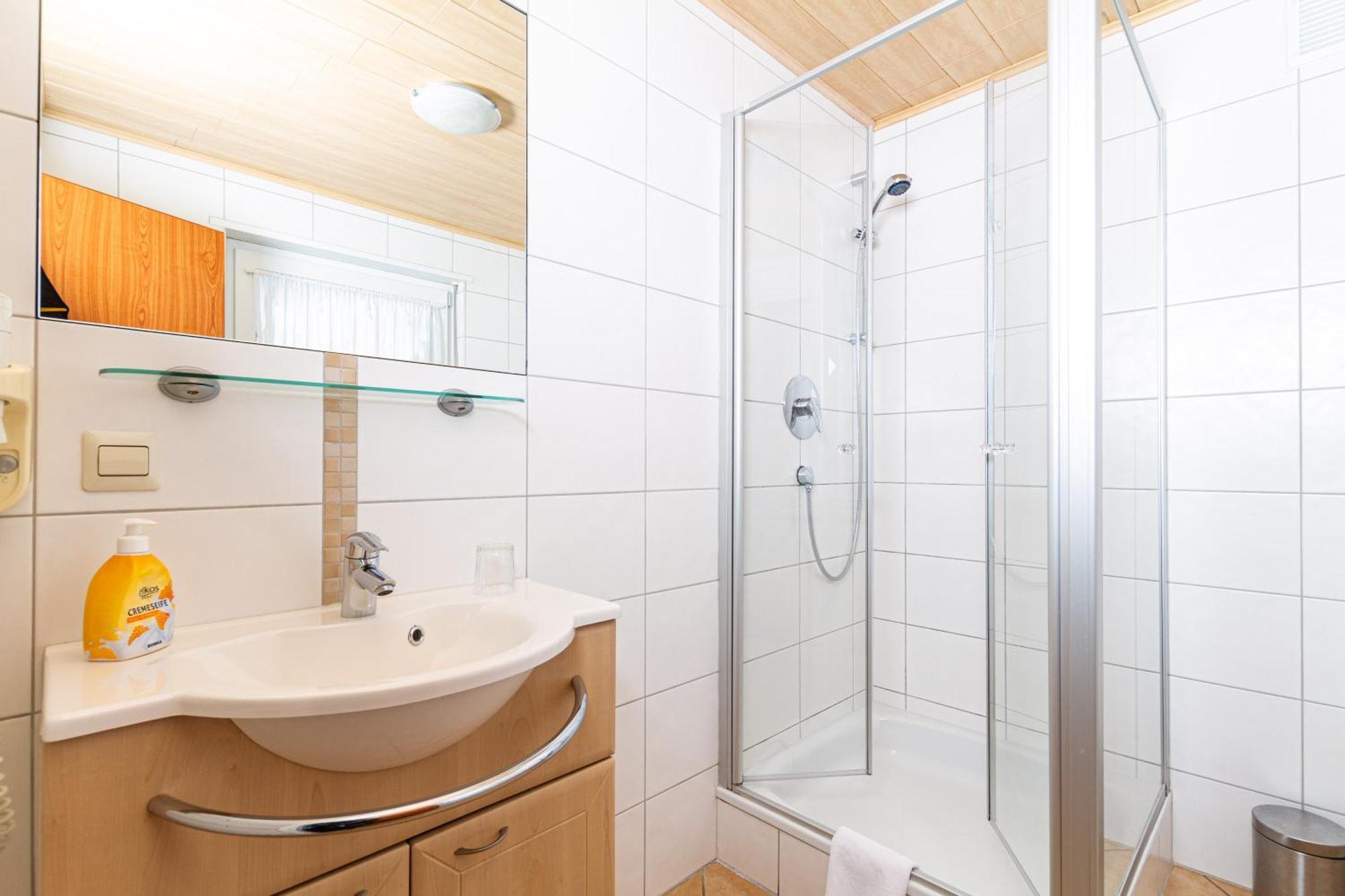 Landhotel Georgshof Huenfeld Room photo