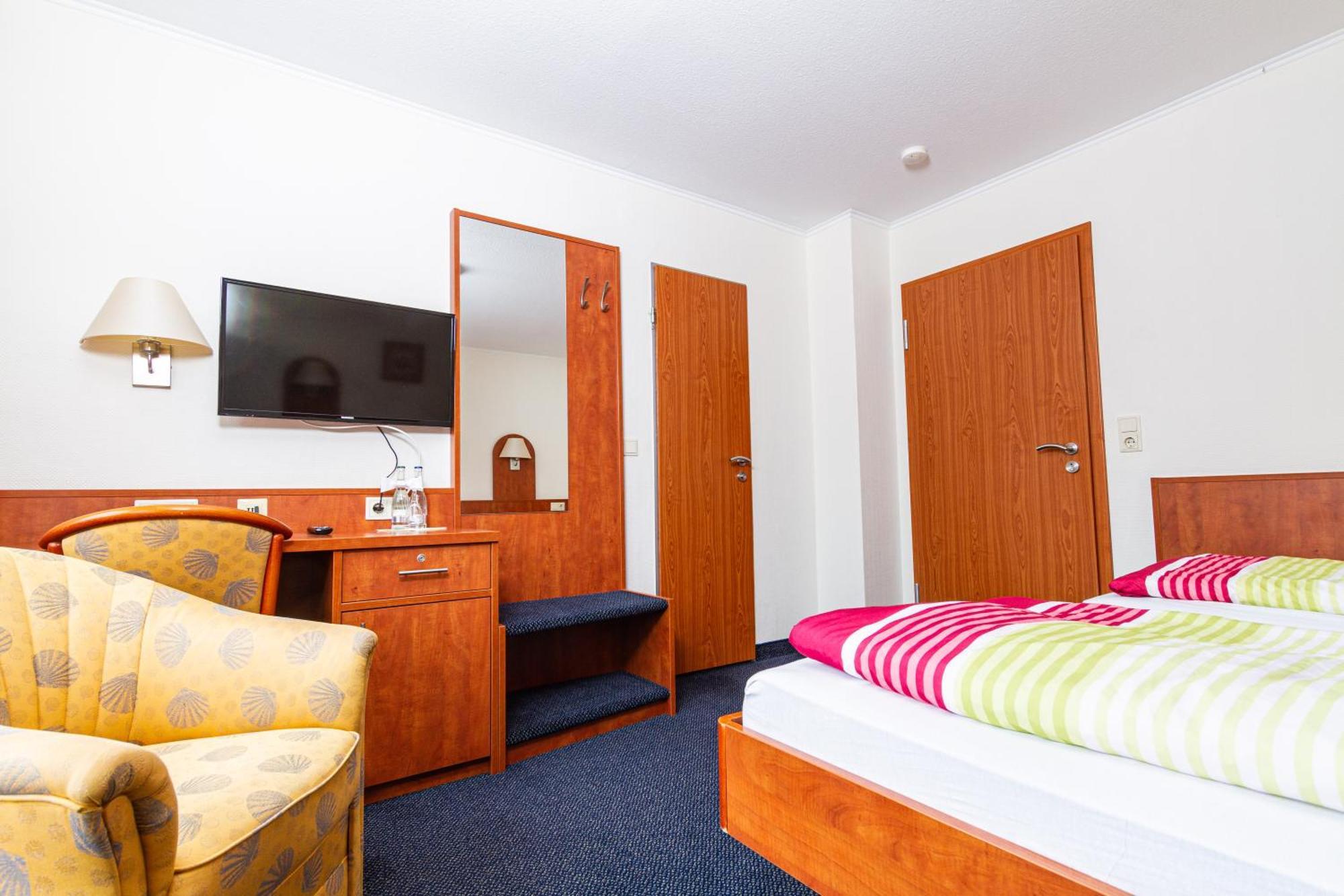 Landhotel Georgshof Huenfeld Room photo